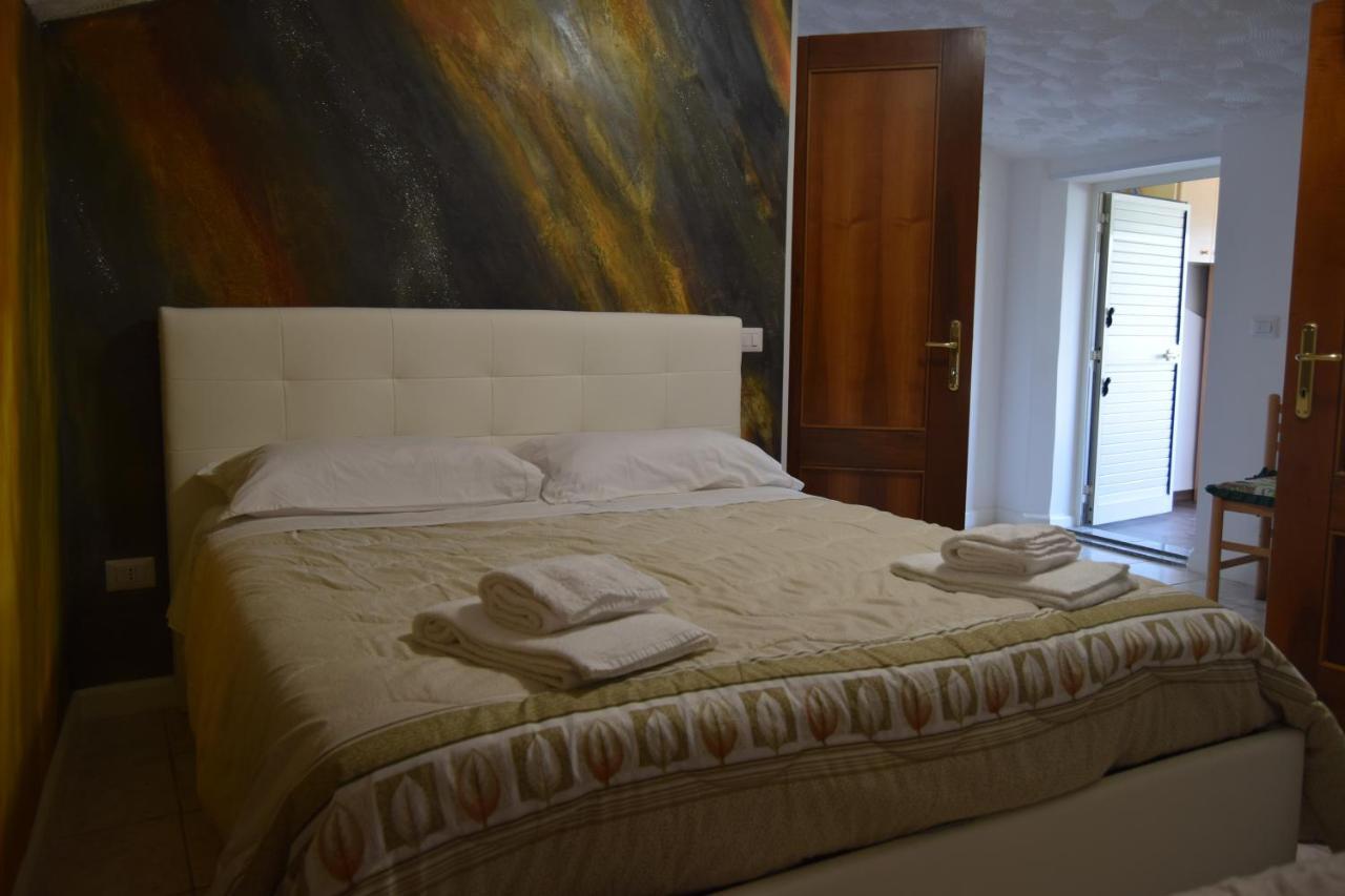 B&B La Terrazza Монталбано Еликона Екстериор снимка