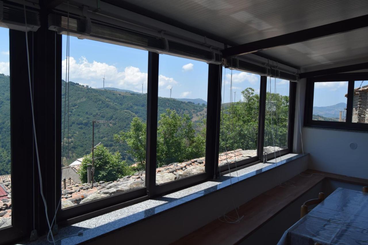 B&B La Terrazza Монталбано Еликона Екстериор снимка